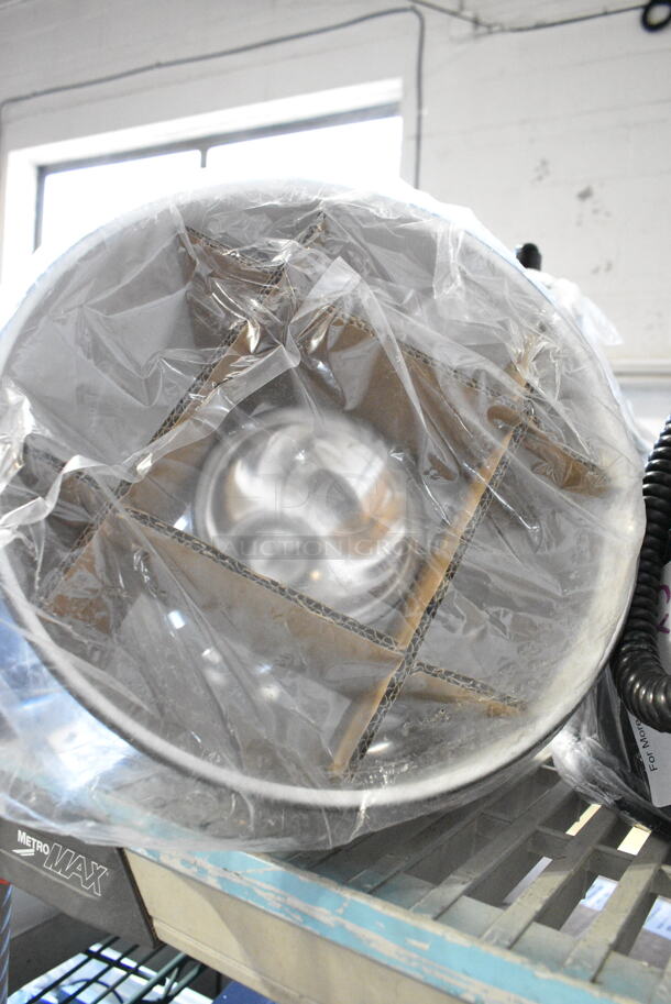 3 BRAND NEW SCRATCH AND DENT! ServIt 423HLR85BK Retractable Cord Ceiling Mount Heat Lamp with Modern Black Finish Round Dome Shade. 120 Volts, 1 Phase. 3 Times Your Bid!  - Image 4 of 12