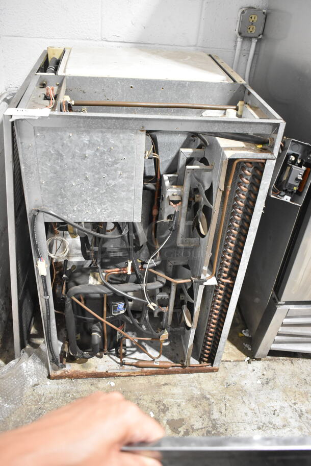 Hoshizaki KM-1200MAB Stainless Steel Commercial Ice Head. 208-230 Volts, 1 Phase.  - Image 5 of 6
