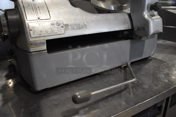 Hobart Model 2712 Stainless Steel Commercial Countertop Automatic Meat Slicer w/ Blade Sharpener. 120 Volts, 1 Phase. 27x26x27. Tested and Working! - Image 6 of 10