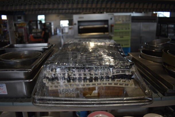 ALL ONE MONEY! Tier Lot of Various Items Including Baking Pans - Image 5 of 6
