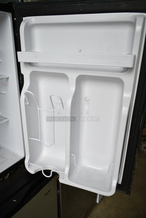Black & Decker BCRK25 Mini Cooler. 115 Volts, 1 Phase. Cannot Test Due To Cut Power Cord - Image 3 of 4