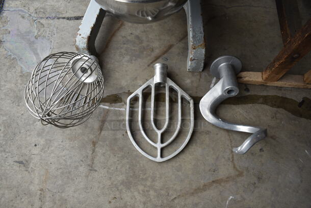 Globe SP30P Metal Commercial Floor Style 30 Quart Planetary Dough Mixer w/ Stainless Steel Mixing Bowl, Whisk, Paddle and Dough Hook Attachments. 220 Volts, 1 Phase.  - Image 2 of 9