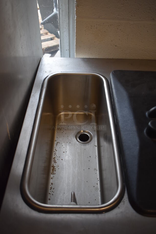 2015 Stoelting F231-18I2-ME1 Stainless Steel Commercial Water Cooled 2 Flavor w/ Twist Soft Serve Ice Cream Machine on Commercial Casters. 208-240 Volts, 1 Phase. - Image 4 of 7