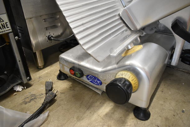 Globe G12 Stainless Steel Commercial Countertop Meat Slicer w/ Blade Sharpener. 115 Volts, 1 Phase. Tested and Working! - Image 5 of 7