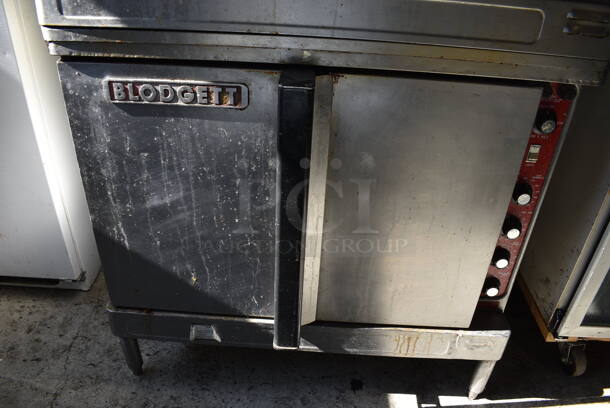 2 Blodgett Stainless Steel Commercial Electric Powered Full Size Convection Ovens w/ Solid Doors, Metal Oven Racks and Thermostatic Controls. 208-220 Volts. 38.5x40x64.5. 2 Times Your Bid! - Image 3 of 8