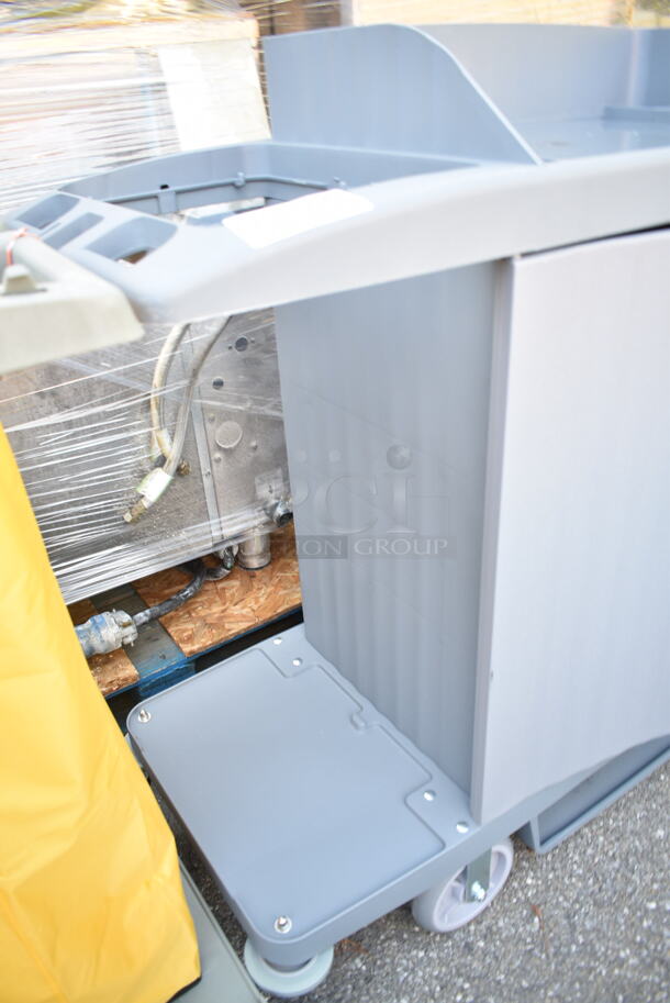 BRAND NEW SCRATCH AND DENT! Lavex 274HKCARTLCK Hotel / Housekeeping Cart - Large Locking Three Shelf on Commercial Casters.  - Image 5 of 7