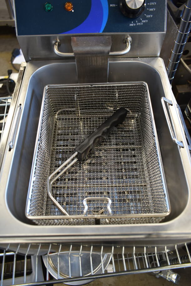 BRAND NEW SCRATCH AND DENT! 2023 Hoocoo FRY-10L Stainless Steel Commercial Countertop Electric Powered Fryer w/ Lid and Fry Basket. 120 Volts, 1 Phase. - Image 5 of 6