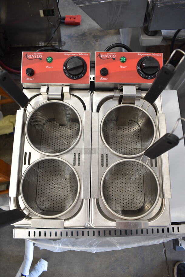 BRAND NEW SCRATCH AND DENT! 2023 Avantco 177PC102 2 Gallon / 8 Liter Electric Countertop Two Section Pasta Cooker w/ 4 Metal Fry Baskets. 120 Volts, 1 Phase. - Image 4 of 7
