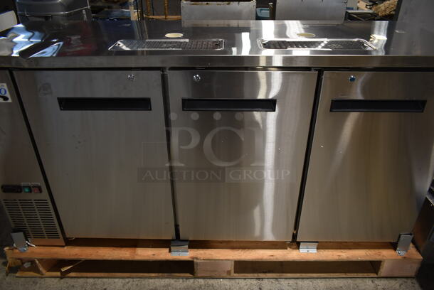 BRAND NEW SCRATCH AND DENT! 2023 Avantco 178UDD72HCS Stainless Steel Commercial Direct Draw Kegerator w/ 2 Beer Towers. 115 Volts, 1 Phase. Stock Picture Used as Gallery. Tested and Powers On But Does Not Get Cold
 - Image 5 of 9