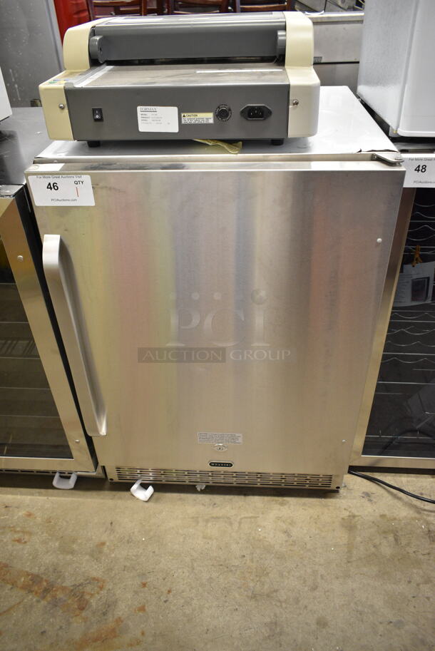 BRAND NEW SCRATCH AND DENT! Whynter BOR-53024-SSW 24" Built-in Outdoor 5.3 cu.ft. Beverage Refrigerator Cooler. 115 Volts 1 Phase. Tested and Working! - Image 2 of 8