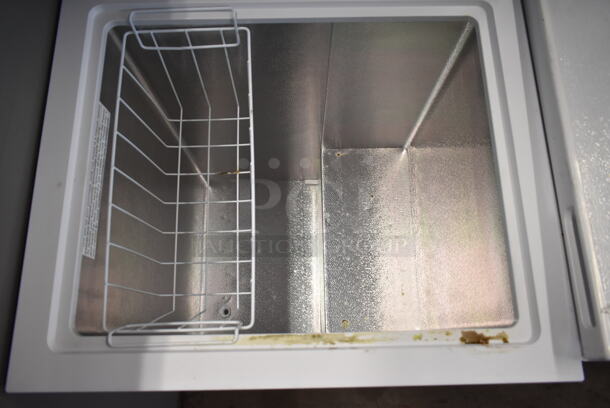 2022 Thomson TFRF520-F-SM Metal Chest Freezer w/ Hinge Lid. 115 Volt, 1 Phase. Tested and Working! - Image 2 of 3