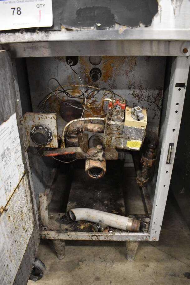 Frymaster Model GF14SD Stainless Steel Commercial Floor Style Natural Gas Powered Deep Fat Fryer w/ 2 Metal Fry Baskets and Lid. 100,000 BTU. 15.5x29x44.5 - Image 5 of 7