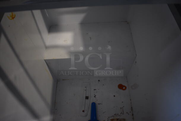 Excellence Model MB-2HCD Metal Commercial Chest Cooler Merchandiser on Commercial Casters. 115 Volts, 1 Phase. 24x27x35. Tested and Working! - Image 4 of 5