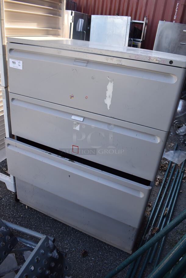 Gray 4 Drawer Filing Cabinet. 41.5x20x54 - Image 2 of 4