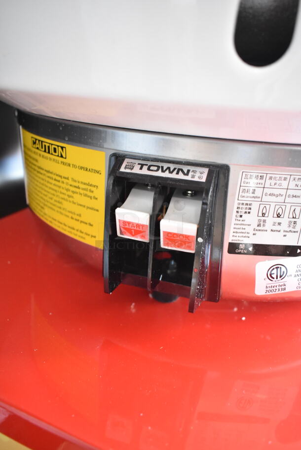 BRAND NEW SCRATCH AND DENT! RiceMaster Town RM-55N-R Natural Gas 110 Cup (55 Cup Raw) Gas Rice Cooker and Warmer - Image 6 of 8