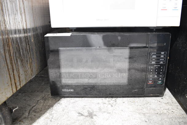 Vissani HVM1110B Metal Countertop Microwave Oven. 120 Volts, 1 Phase.  - Image 1 of 4