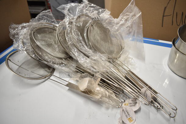 30 BRAND NEW SCRATCH AND DENT!  Items; 10 14" Wok, 2 1.5 Quart Sauce Pan, 18 Thunder Group 6.5" Round Skimmer. 30 Times Your Bid! - Image 8 of 10