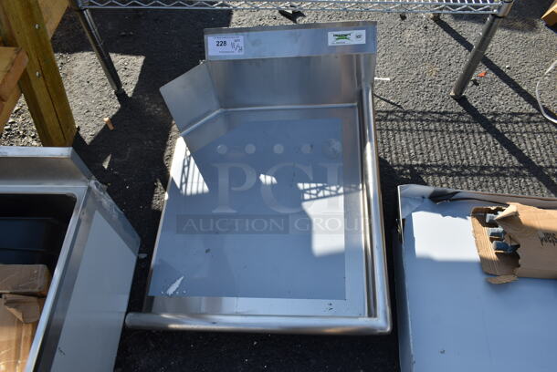 BRAND NEW SCRATCH AND DENT! Regency 600CDT24R Stainless Steel Right Side Clean Side Dishwasher Table. - Image 3 of 4