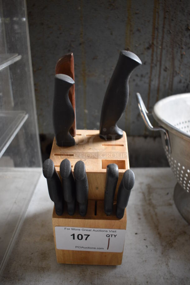 Wooden Knife Block w/ 8 Various Knives. 4x7x13 - Image 4 of 4