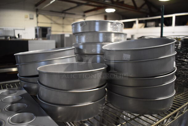 ALL ONE MONEY! Tier Lot of Various BRAND NEW Items Including Muffin Baking Pan, Round Baking Pans and Wire Bread Baskets - Image 3 of 6