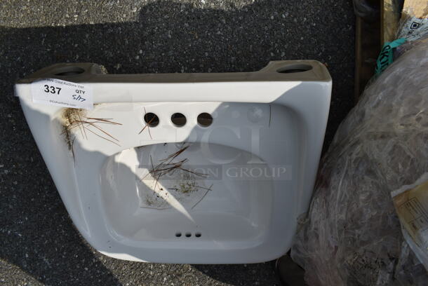 White Single Bay Wall Mount Sink. - Image 3 of 3
