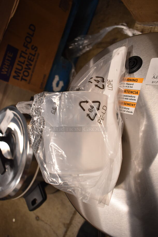 BRAND NEW SCRATCH AND DENT! Hamilton Beach 37560R Stainless Steel 60 Cup (30 Cup Raw) Electric Rice Cooker / Warmer. 120 Volts, 1 Phase. Tested and Working! - Image 4 of 5