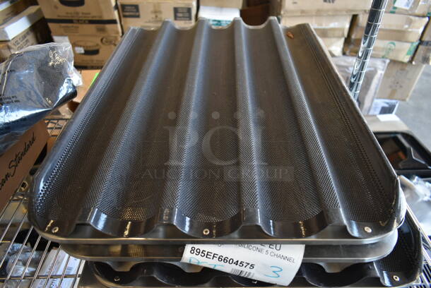 ALL ONE MONEY! Lot of 7 BRAND NEW! Items Including 2 895SF01674 Sasa Demarle Flexipan&#174; Air SF-01674 Silicone 15 Compartment Tartlet Mold - 3 3/4" x 3 3/4" x 1" Cavities, 3 895EF6604575 Sasa Demarle EF660457-5-00 5 Loaf Glazed Eurogliss Baguette / French Bread Pan - 26" x 3" x 1" Compartments, 28 Cup Baking Pan.  - Image 5 of 8
