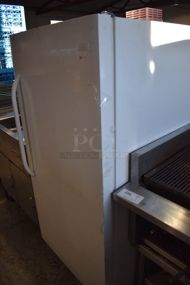 Electrolux FFFU14F2QWR Single Door Reach In Freezer. 115 Volts, 1 Phase. 30x33x62. Tested and Working! - Image 3 of 6