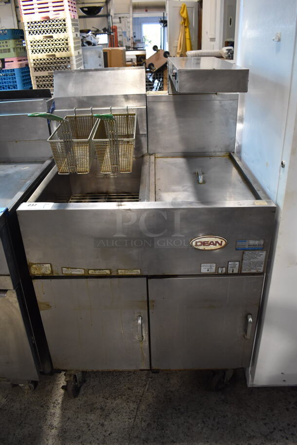 Dean SM40GMS Stainless Steel Commercial Natural Gas Powered Single Bay Deep Fat Fryer w/ 2 Metal Fry Baskets, Lid, Right Side Dumping Station on Commercial Casters. 105,000 BTU. 31x30x51