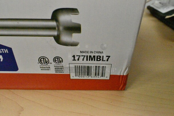 BRAND NEW SCRATCH AND DENT! Avantco 177IMBL7 7" Light-Duty Variable Speed Immersion Blender - 2/5 HP. 120 Volts, 1 Phase. Tested and Working! - Image 4 of 4