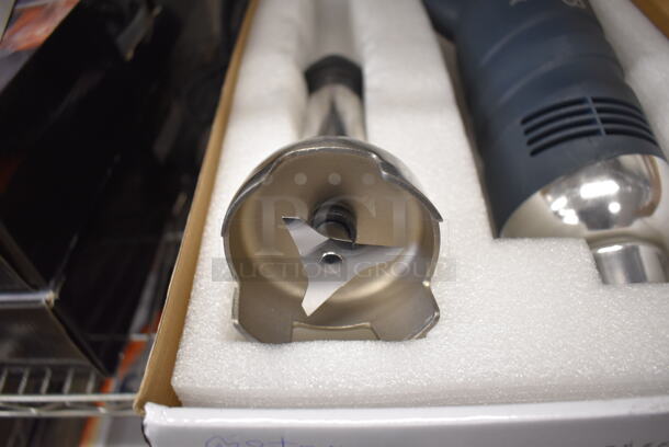 BRAND NEW SCRATCH AND DENT! AvaMix 928IBMD10 Stainless Steel Commercial 10" Shaft Immersion Blender. 120 Volts, 1 Phase. Tested and Working! - Image 3 of 9