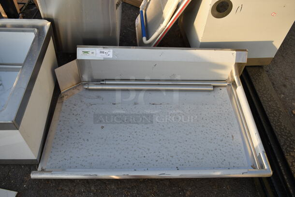 BRAND NEW SCRATCH AND DENT! Regency 600CDT48R 16 Gauge 4' Clean Dish Table - Right Drainboard - Image 2 of 5