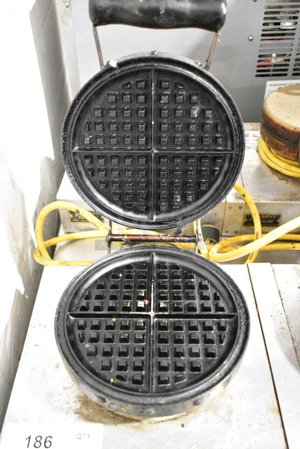 American Metalware Metal Commercial Countertop Double Waffle Maker. Tested and Working! - Image 5 of 7