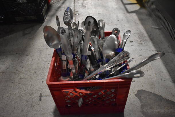 ALL ONE MONEY! Crate of Various BRAND NEW Items Including Serving Spoons and Straining Spoons - Image 6 of 6