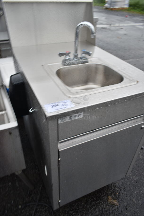 QualServ WMSC24MS Stainless Steel Commercial Single Bay Portable Sink w/ Faucet and Handles on Commercial Casters. 120 Volts, 1 Phase. - Image 7 of 10