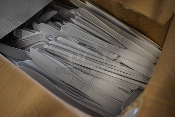 ALL ONE MONEY! Lot of White Plastic Knives! - Image 2 of 3
