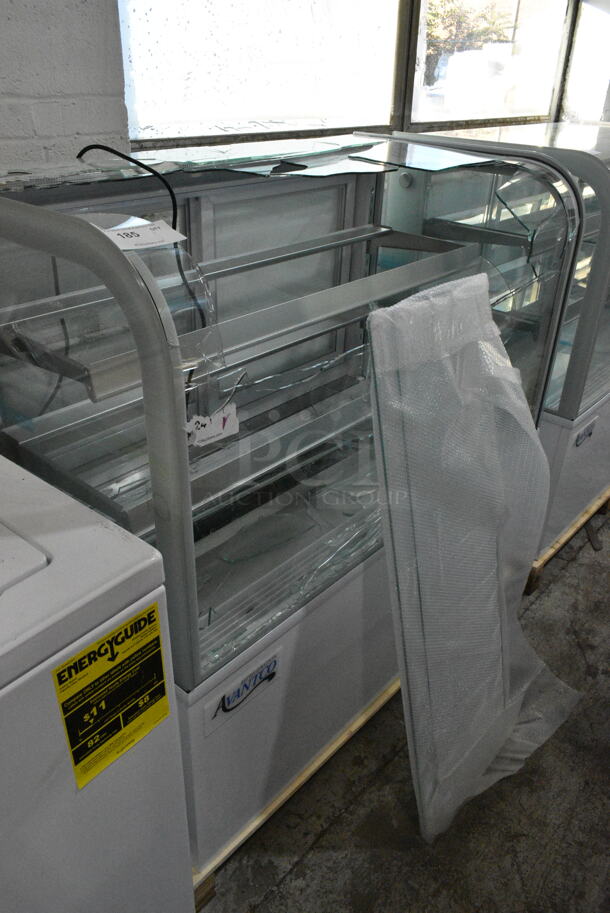 BRAND NEW SCRATCH AND DENT! Avantco BC-48-HC 48" Curved Glass White Refrigerated Bakery Display Case. 115 Volts, 1 Phase. See Pictures for Broken Glass. Tested and Working! - Image 1 of 7
