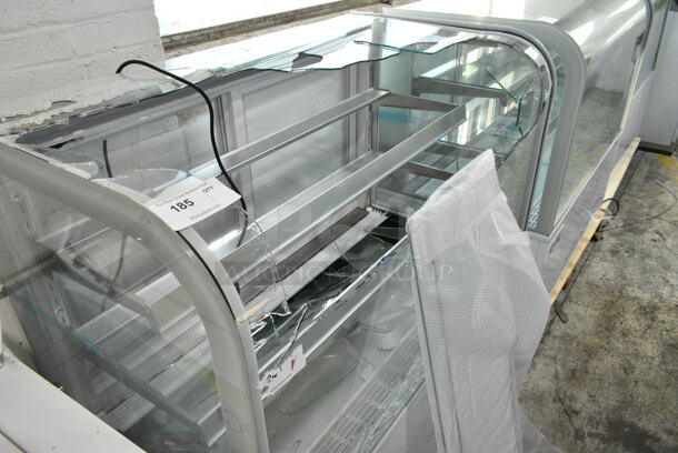 BRAND NEW SCRATCH AND DENT! Avantco BC-48-HC 48" Curved Glass White Refrigerated Bakery Display Case. 115 Volts, 1 Phase. See Pictures for Broken Glass. Tested and Working! - Image 3 of 7