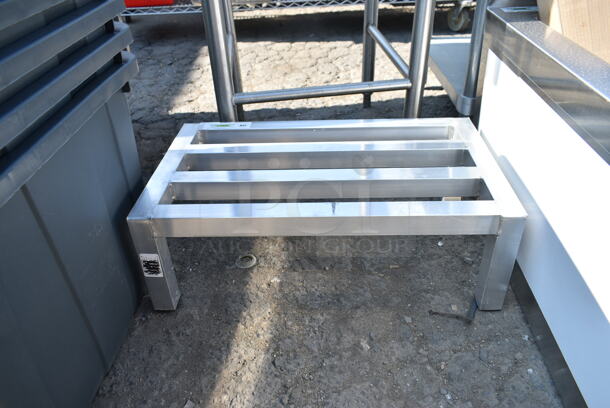 2 BRAND NEW SCRATCH AND DENT! Regency 600DUN1424 24" x 14" x 8" Aluminum Dunnage Rack - 1300 lb. Capacity. 2 Times Your Bid!  - Image 5 of 6