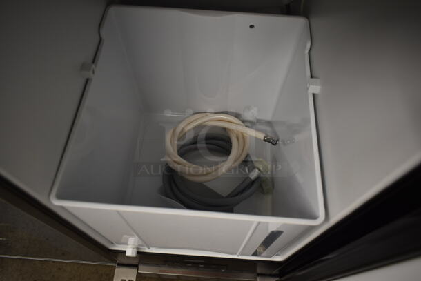 BRAND NEW SCRATCH AND DENT! Danby DIM32D1BSSPR 32lb Stainless Steel Built-In Ice Maker. 115 Volts, 1 Phase. Tested and Working! - Image 3 of 4