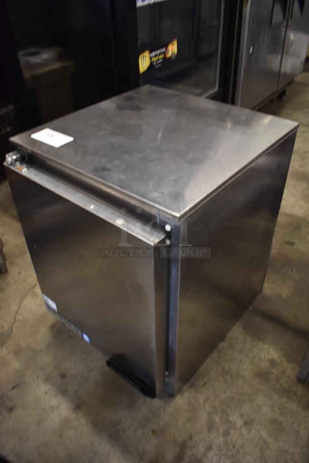 Beverage-Air UCR20Y-141 Commercial Stainless Steel Undercounter Cooler With Polycoated Shelf. 115V, 1 Phase. Tested and Working! - Image 3 of 5