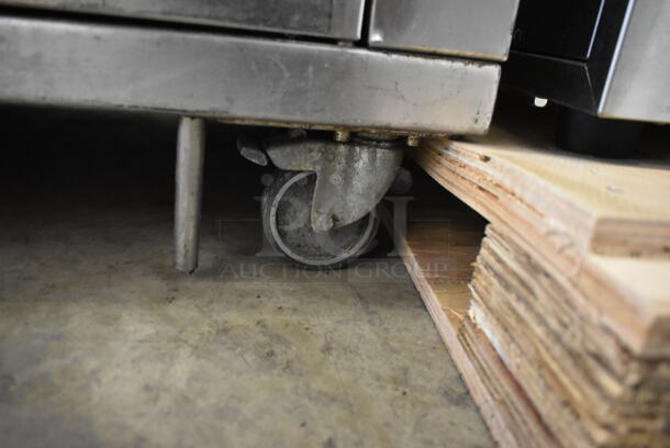 2017 Zumex Speed Pro Tank Podium Stainless Steel Commercial Floor Style Citrus Juicer on Commercial Casters. 115 Volts, 1 Phase. Tested and Working! - Image 10 of 10