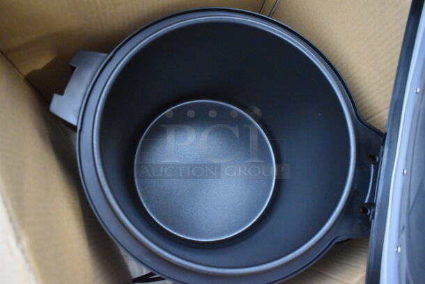 BRAND NEW SCRATCH AND DENT! Avantco 177RW92 Stainless Steel Commercial Countertop Rice Cooker. 120 Volts, 1 Phase. Tested and Working! - Image 3 of 11