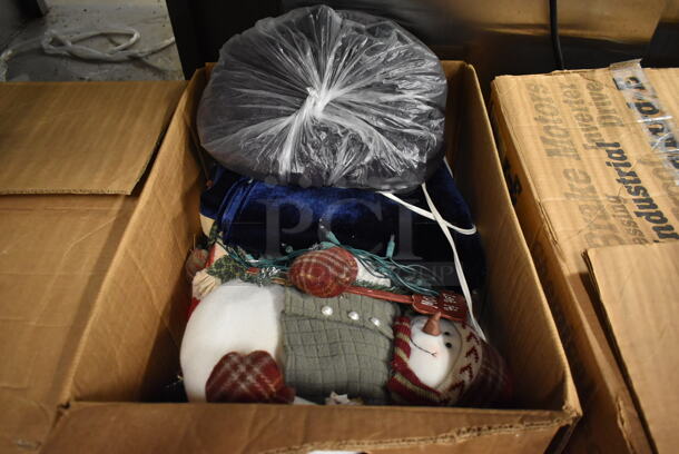 ALL ONE MONEY! Lot of Various Items Including Snowman Decorations and Christmas Lights - Image 2 of 5
