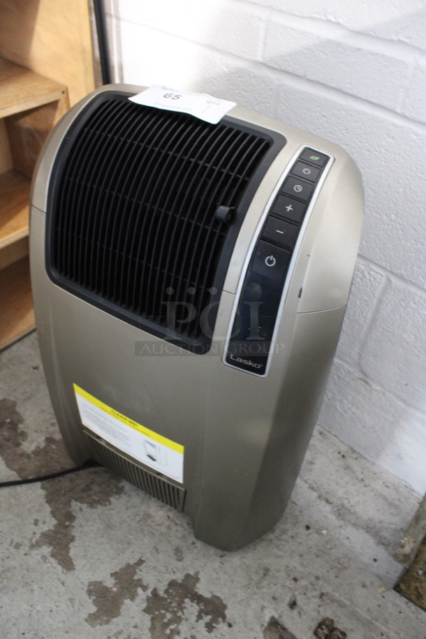 Lasko Floor Style Portable Heater. 16x7x24. Tested and Working! - Image 2 of 4