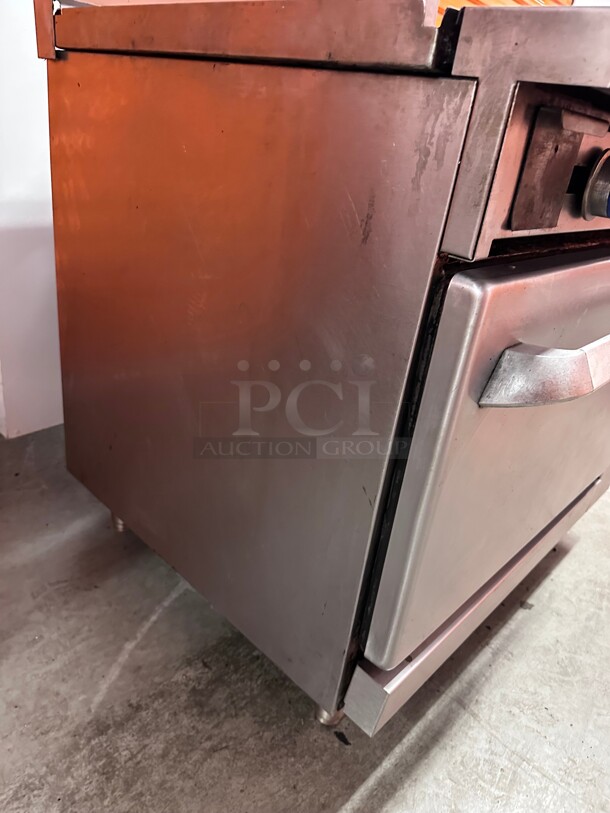 Working! Imperial Range Pro Series 2 Burner Gas Range w/ 24 inch Manual Griddle Features a standard oven base NSF Tested and Working! - Image 8 of 9