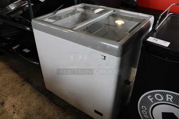 Maxx Cold Model MXF31F Metal Commercial Chest Freezer w/ 2 Sliding Lids on Commercial Casters. 115 Volts, 1 Phase. 31x27x33. Tested and Working! - Image 3 of 6