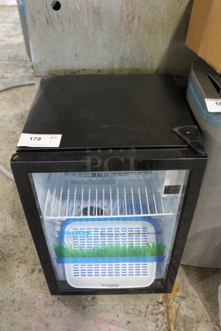 BRAND NEW SCRATCH AND DENT! Danby DFG26A1B  Fresh 2.6 CF Countertop Home Herb Grower Merchandiser. 16 Watt LED. Tested and Working!