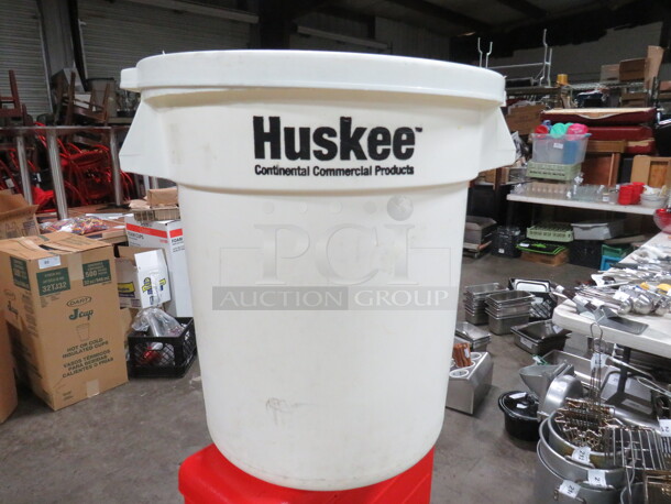 One 10 Gallon Ingredient Bin With lid. - Image 1 of 1