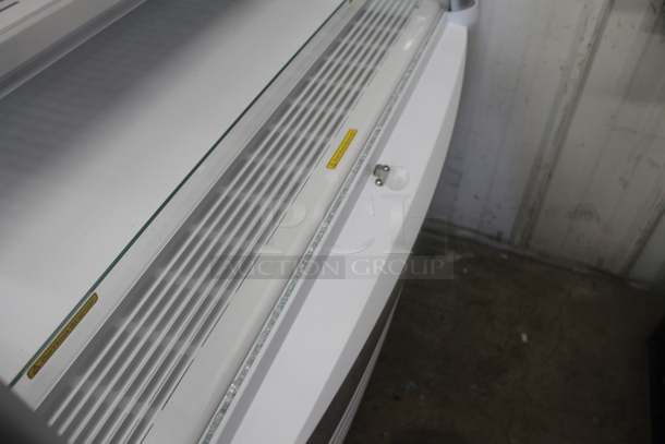 BRAND NEW SCRATCH AND DENT! Avantco 193MAC36HCW Metal Commercial White Vertical Air Curtain Merchandiser. 115 Volts, 1 Phase. Tested and Working! - Image 3 of 4